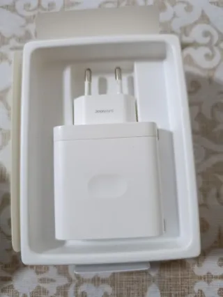 realme SUPERVOOC 120W Power Adapter Bianco