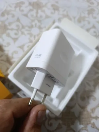 realme SUPERVOOC 120W Power Adapter Bianco