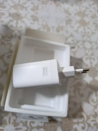 realme SUPERVOOC 120W Power Adapter Bianco