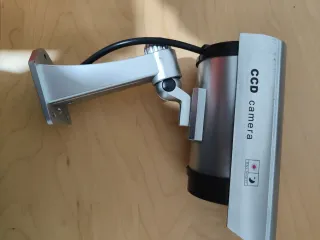 Finta camera di videosorveglianza con led