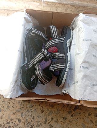 Sandalias deportivas mujer Paredes negras y morada