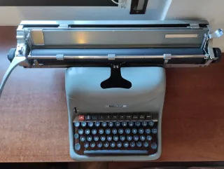 Máquina de escribir antigua años 60