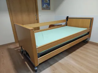 Cama articulada de madera con colchón incluido