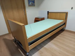 Cama articulada de madera con colchón incluido