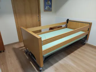 Cama articulada de madera con colchón incluido