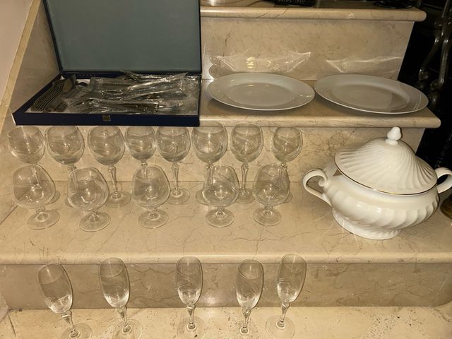 cuberterias,platos ,copas para el champan,vino,ect