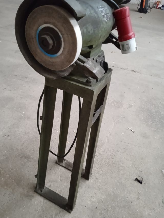 ESMERIL INDUSTRIAL CON BANCADA