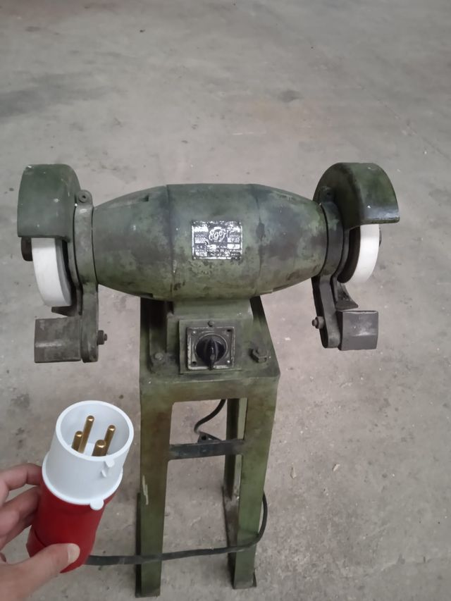 ESMERIL INDUSTRIAL CON BANCADA