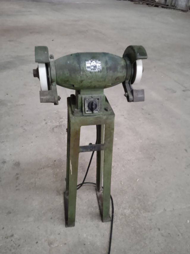 ESMERIL INDUSTRIAL CON BANCADA