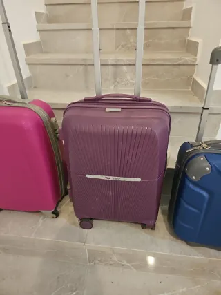 Maleta de viaje rosa 23 kg
