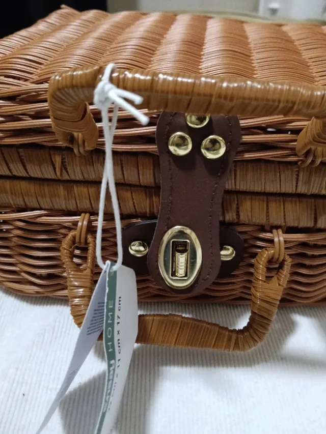 Cesta pequeña 22x11x17 cm con cierre . Nueva