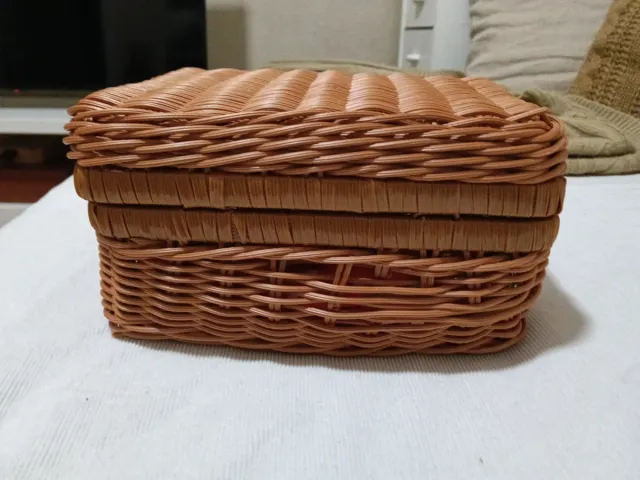 Cesta pequeña 22x11x17 cm con cierre . Nueva