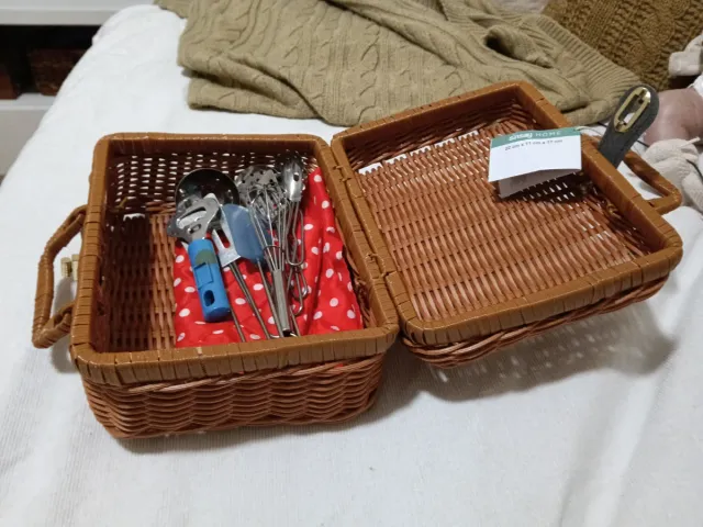 Cesta pequeña 22x11x17 cm con cierre . Nueva