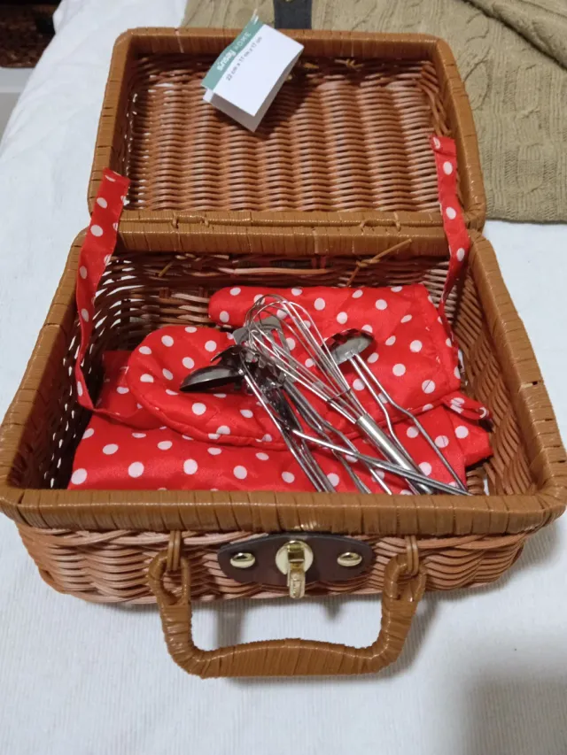 Cesta pequeña 22x11x17 cm con cierre . Nueva