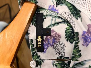 Blusa Maje Estampada Flores y Hojas