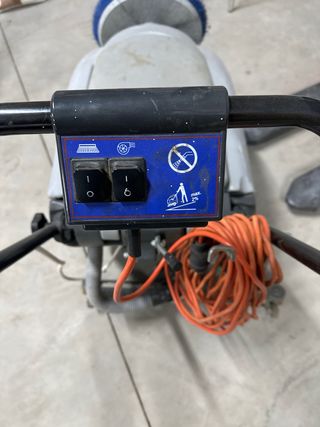 fregadora de suelo nilfisk CA 410