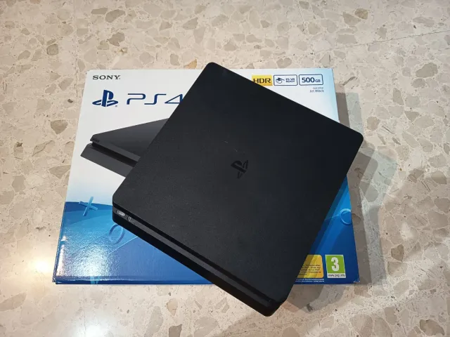 PS4 Negra 500GB con 2 mandos