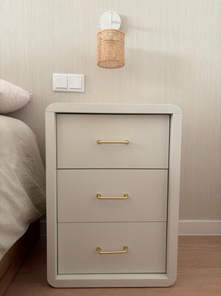 Cómoda y Mesitas Auxiliares