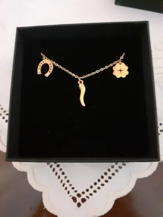 Bracciale con ciondoli portafortuna