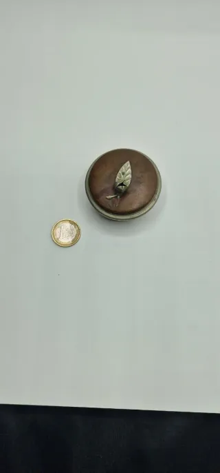 Contenitore vintage in rame e peltro con decorazio