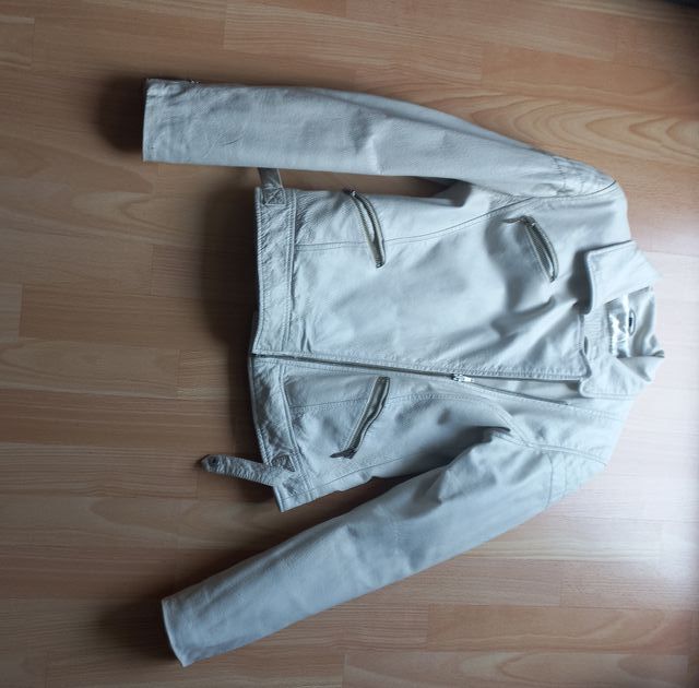 Cazadora de piel blanco