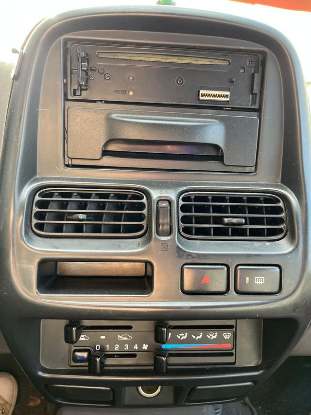 Nissan Navara Grúa - 2008