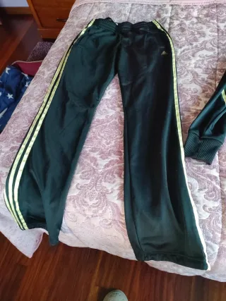 Chándal Adidas Negro y Dorado Chica