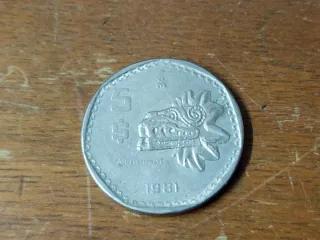 Monedas Chinas y Mejicanas.