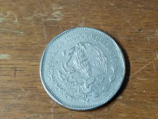 Monedas Chinas y Mejicanas.