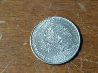 Monedas Chinas y Mejicanas.