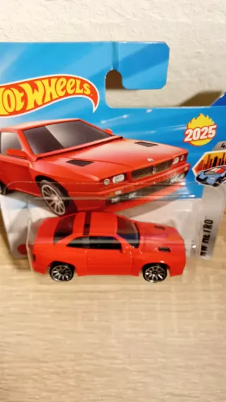 Hot Wheels Maserati Shamal Rojo