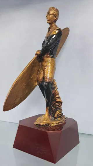 Figura Deportista Surfista Trofeo