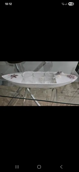 Barco decorativo con conchas y estrella de mar