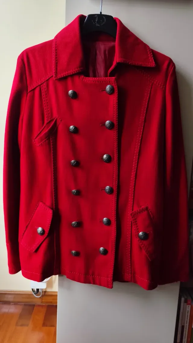 Abrigo Rojo. Chaquetón. Parka. Trenka. Rojo.Chaque