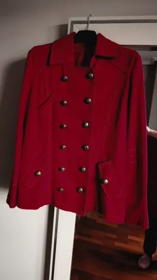 Abrigo Rojo. Chaquetón. Parka. Trenka. Rojo.Chaque