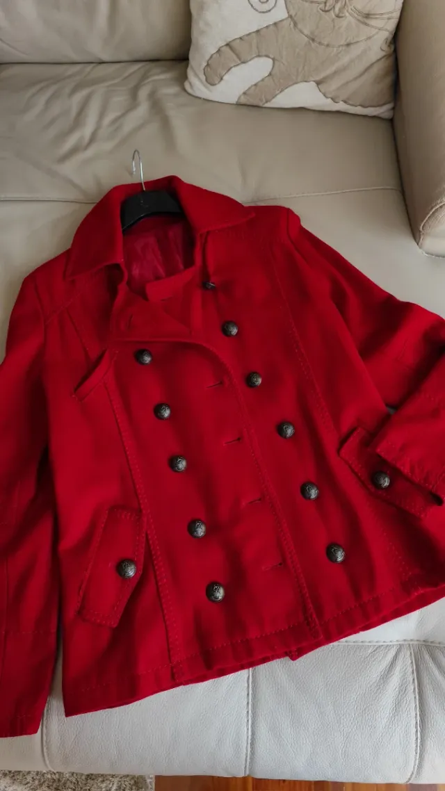 Abrigo Rojo. Chaquetón. Parka. Trenka. Rojo.Chaque