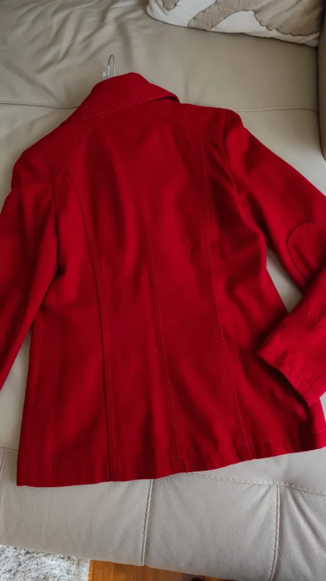 Abrigo Rojo. Chaquetón. Parka. Trenka. Rojo.Chaque