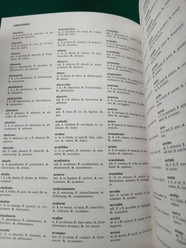 Diccionario Plurilingue de sinonimos y antonimos