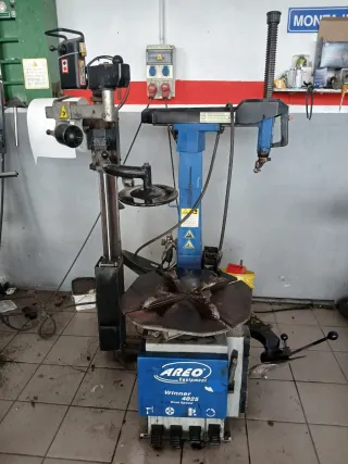 Desmontadora de Ruedas AREO Winner 4025