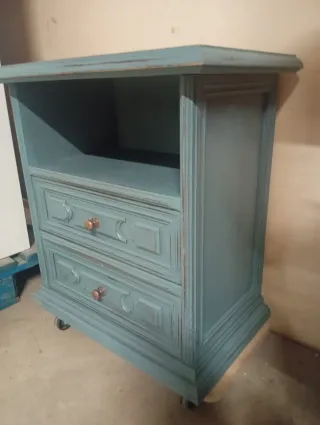 Cassettiera in legno blu petrolio