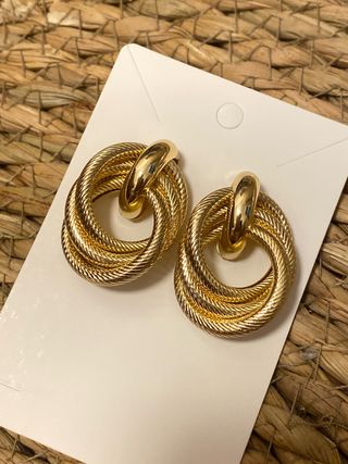Pendientes dorados fiesta nudo trenzado