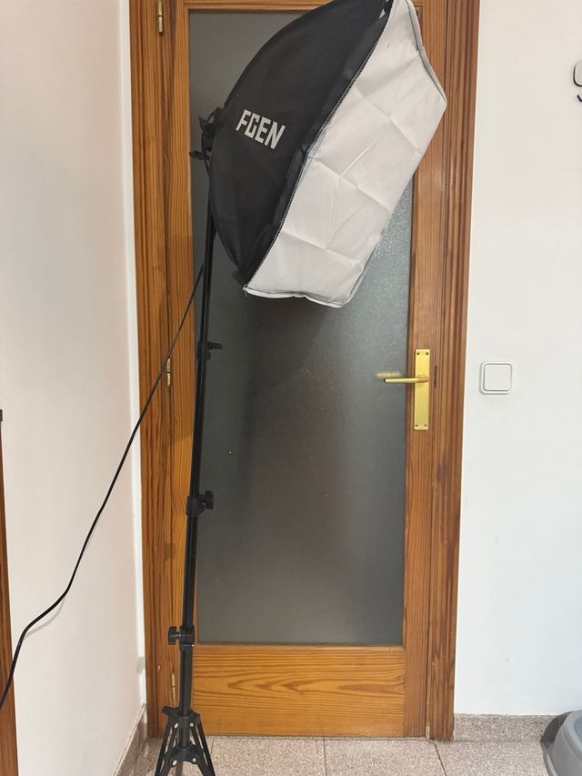 Luce LED FGEN con treppiede