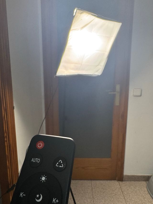 Luce LED FGEN con treppiede