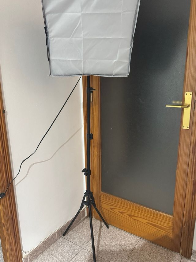 Luce LED FGEN con treppiede