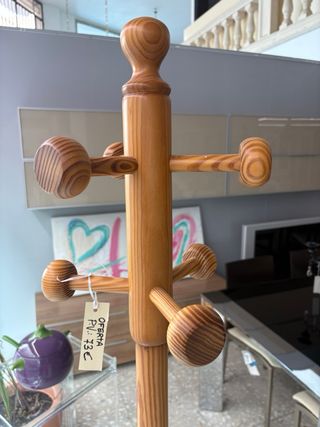 Appendiabiti in legno