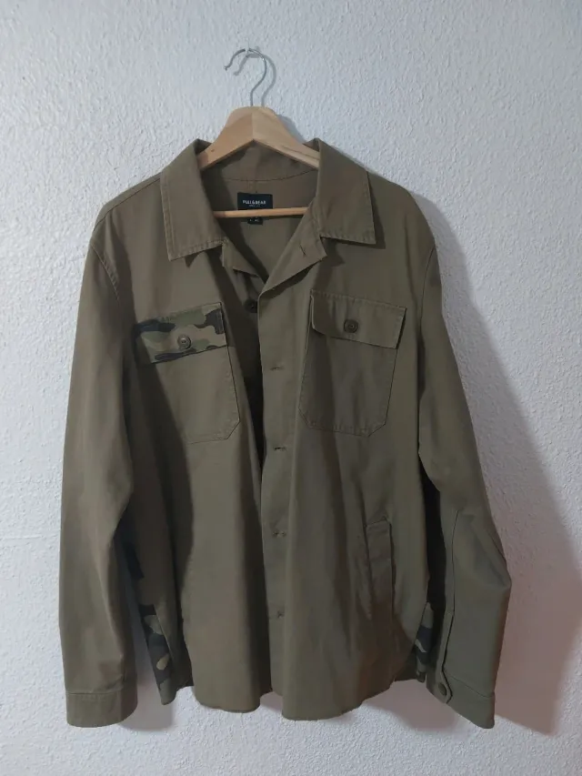 Sobrecamisa verde militar Pull&Bear