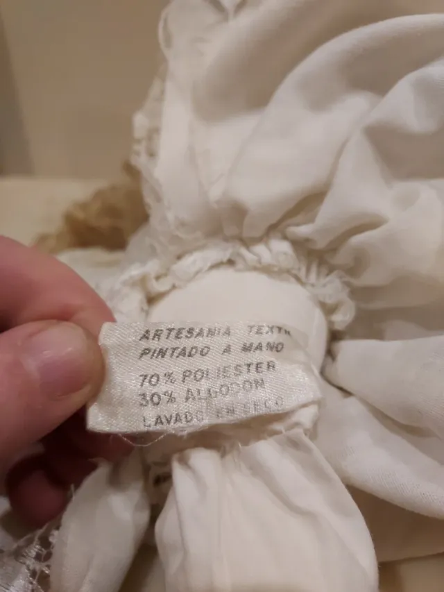 Muñeca de trapo antigua pintada a mano