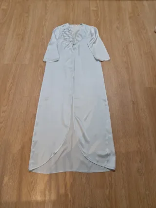 Bata de seda azul claro