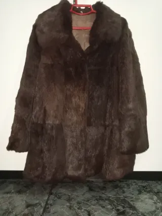 Abrigo de piel marrón