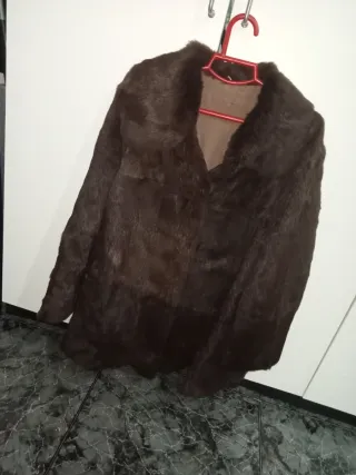 Abrigo de piel marrón